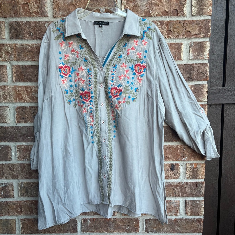 ANDREE BY UNIT Elegant Embroidered Shirt